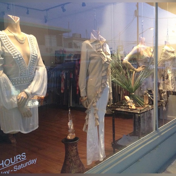 Boutiques Closing!Entire contents of former stores for sale Designer clothing!!! - Picture 4 of 13